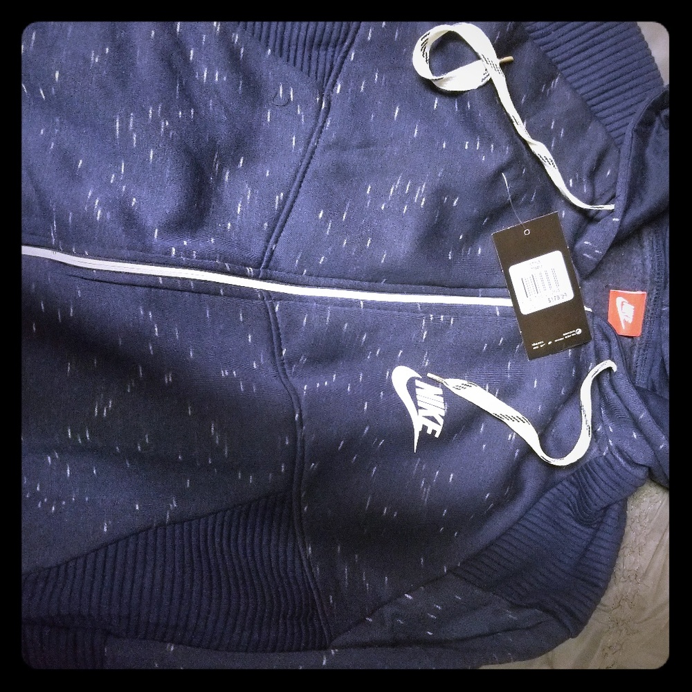 Nike jogger mens suit.